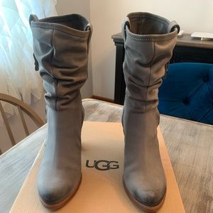 UGG Australia Dayton Women Round Toe Leather Gray Mid Calf Boot. Size 8